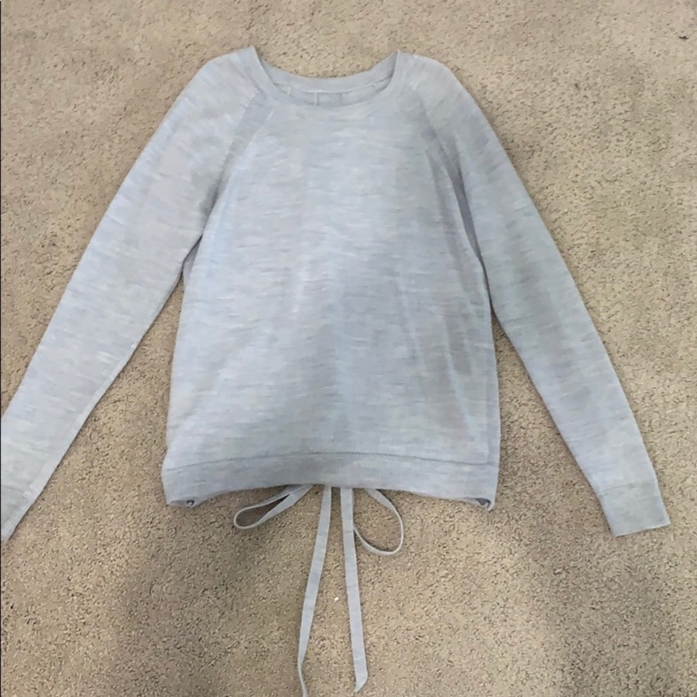 Lululemon size 2 sweater with cute tie on back